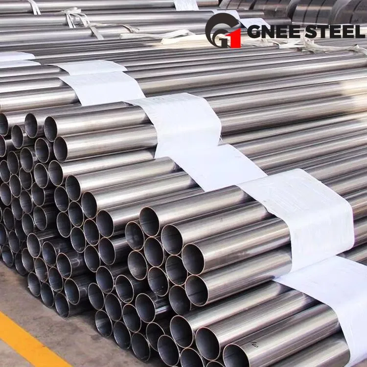 A249 Píopa cruach dhosmálta táthaithe